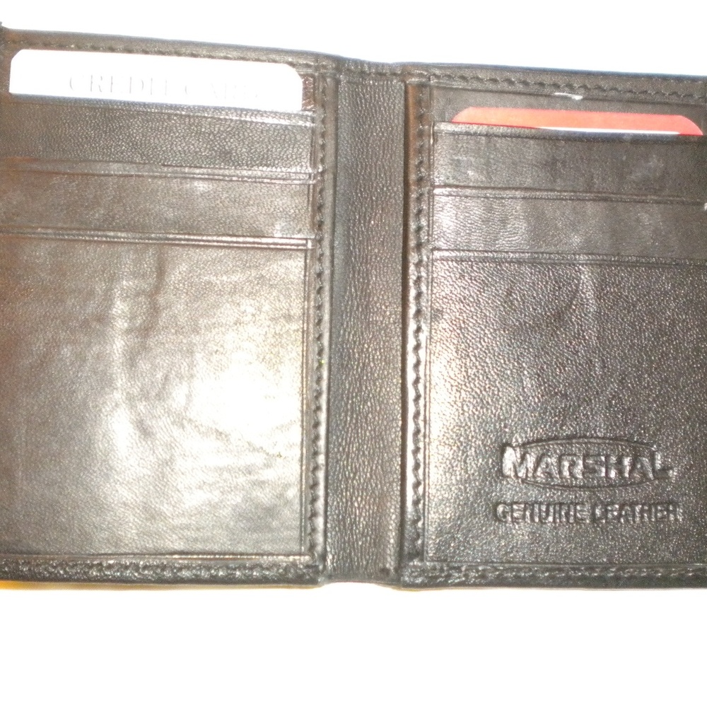 BRAND NEW BLACK LEATHER CREDIT CARD HOLDER W/6SLOT